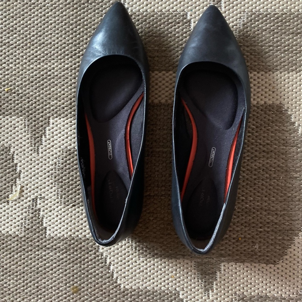 Super comfortable Rockport flats